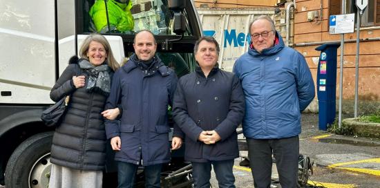 Piazza Giusti - al centro assessore Ferrante e presidente di Municipio Ivaldi Piazza Giusti - al centro assessore Ferrante e presidente di Municipio Ivaldi