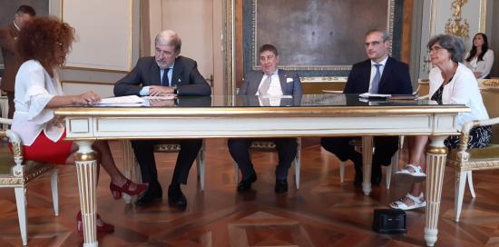 Firma accordo Comune di Genova e Banca di Sviluppo Consiglio d'Europa-Orlando, Bucci, Monticelli, Piciocchi, Marchese