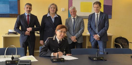 Firma accordo sicurezza stradale-Firma Bellenzier Firma accordo sicurezza stradale-Firma Bellenzier