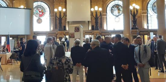 Folla alla presentazione