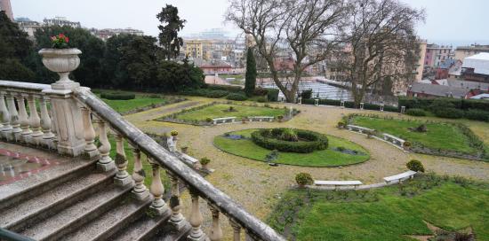 Il giardino all'italiana del parco di Villa Duchessa di Galliera, a Voltri