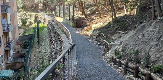 Consolidamento del percorso sopra via delle Ginestre mediante utilizzo di pietrame Consolidamento del percorso sopra via delle Ginestre mediante utilizzo di pietrame