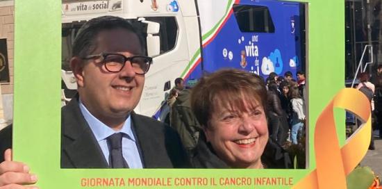 Giornata mondiale contro il cancro infantile-Giovanni Toti e Isabella Mangini