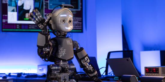 un robot umanoide