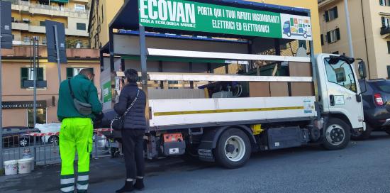 Il servizio Ecovan di via Bobbio 