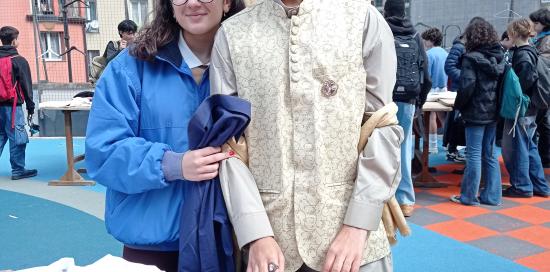 Ragazzi sorridenti "catturati" dalla macchina fotografica