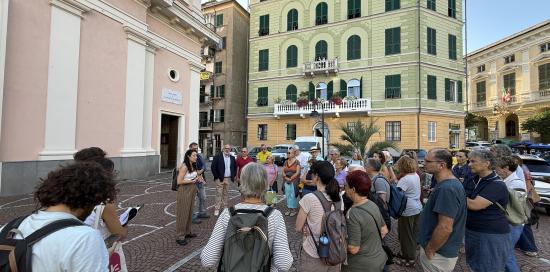 Cittadini durante Passeggiata urbanistica a Pegli 2 Cittadini durante Passeggiata urbanistica a Pegli 2