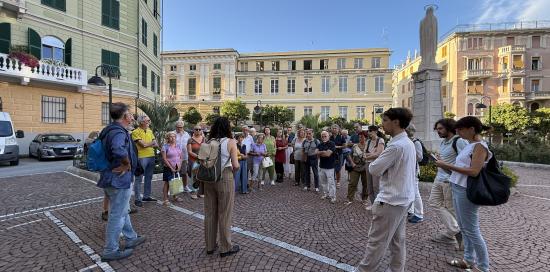 Cittadini durante Passeggiata urbanistica a Pegli 3 Cittadini durante Passeggiata urbanistica a Pegli 3
