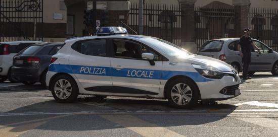 una pattuglia della polizia locale