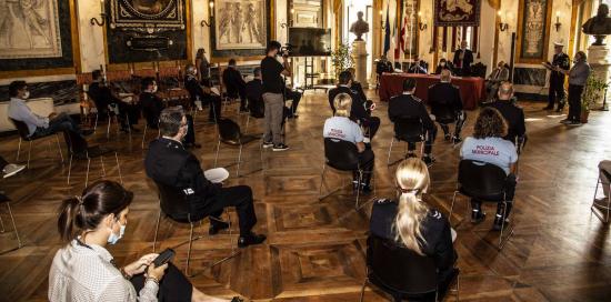 Persone nella sala di Rappresentanza