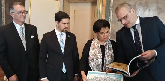 Il vicesindaco Piciocchi incontra Gabriella Sommerfeld, ministro degli Affari esteri dell’Ecuador e il console Oscar Izquierdo