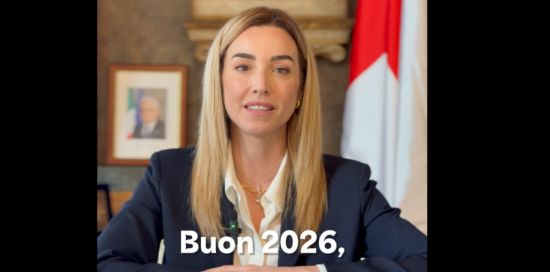Screen del video di auguri della sindaca Salis