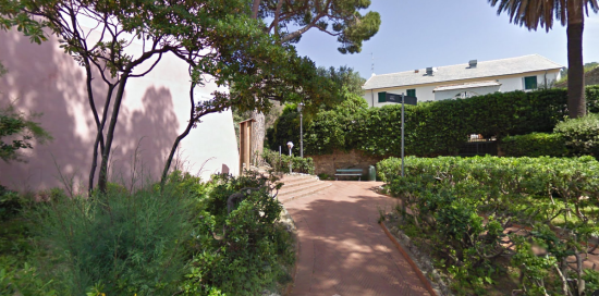 Tratto di passeggiata "Anita Garibaldi" costeggiante il Castello di Nervi (screen Google Maps)