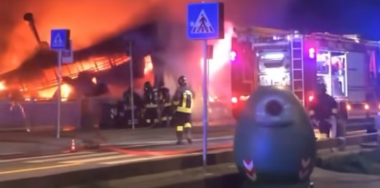 L'intervento dei Vigili del Fuoco sull'area colpita dall'incendio