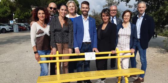 Inaugurata una panchina gialla contro l'endometriosi-Gruppo