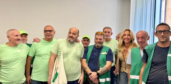 La Sindaca Salis con gli operatori