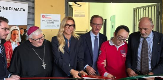 Taglio del nastro del nuovo poliambulatorio: la sindaca Salis accanto all'Arcivescovo di Genova, Marco Tasca
