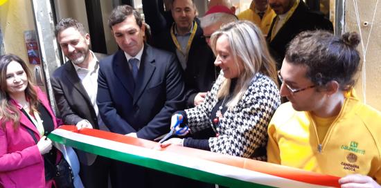Inaugurazione mercato Coldiretti di via del Campo-Taglio del nastro