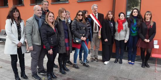 Inaugurazione panchina rossa piazza Suppini