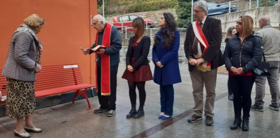 Inaugurazione panchina rossa piazza Suppini-Benedizione Don Isidoro