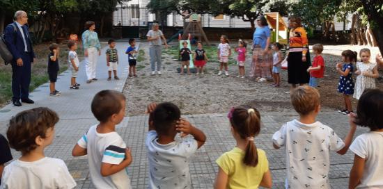 Inizio anno scolastico, gli auguri dell'assessore Brusoni-Girotondo nei giardini