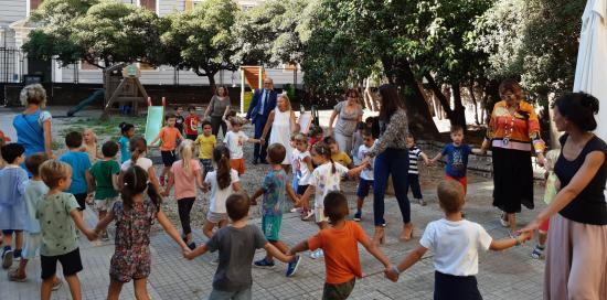 Inizio anno scolastico, gli auguri dell'assessore Brusoni-Girotondo nei giardini