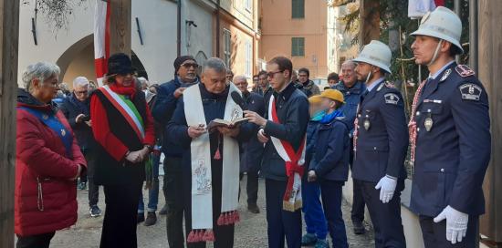 Intitolazione Giardini Don Lorenzo Ghiglione-Benedizione targa-02