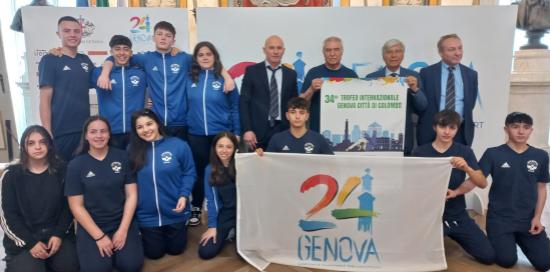 giovani judoka, allenatori e organizzatori