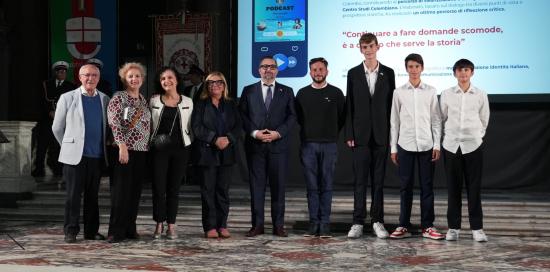 L'assessora Rita Bruzzone e gli studenti della Scuola d'Italia di New York