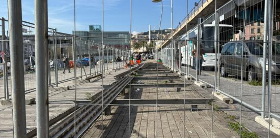 Foto della pedana parzialmente smontata scattata dal lato levante
