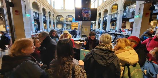 La coda dei partecipanti per le prenotazioni