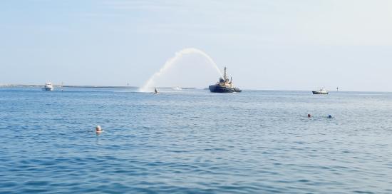 La deposizione della corona per i Caduti del Mare