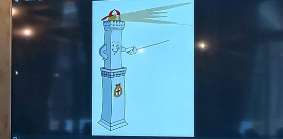 la mascotte (immagine stilizzata della Lanterna con cappellino e spada da scherma