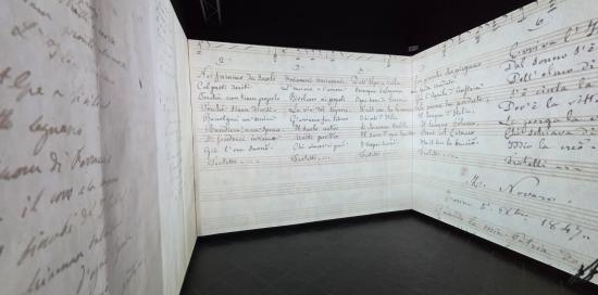 Altra immagine della nuova Sala dell'Inno: la musica "scritta" sul pentagramma Altra immagine della nuova Sala dell'Inno: la musica "scritta" sul pentagramma