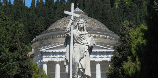 Statua Fede presso il cimitero di Staglieno