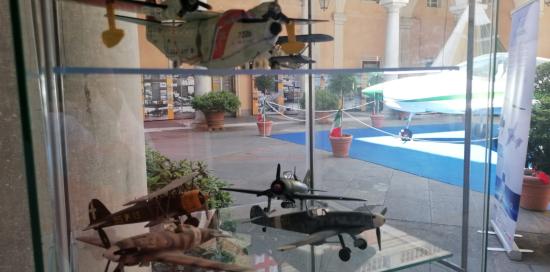 aeronautica mostra cortile