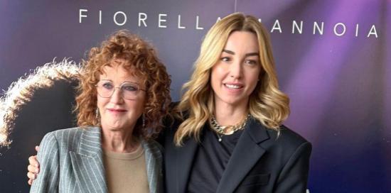 Fiorella Mannoia insieme alla sindaca Salis