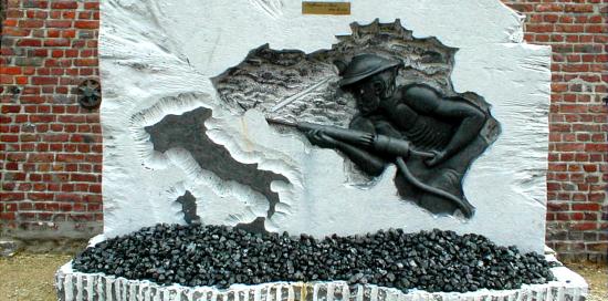 Il monumento di Marcinelle dedicato ai "Caduti" italiani e realizzato nel 50° anniversario della tragedia