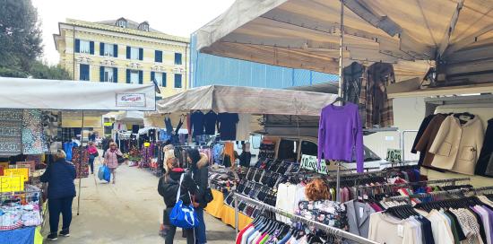 Mercato merci varie di Voltri