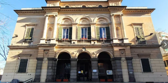 Foto della facciata dell'edificio di piazza Manzoni 3 che ospita la sede del Municipio III Bassa Val Bisagno