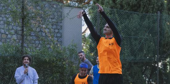 Un momento di gioco sul campo prima dell'inaugurazione Un momento di gioco sul campo prima dell'inaugurazione