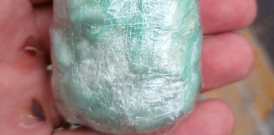 dosi di stupefacente in involucro di nylon