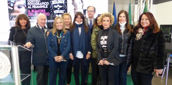 foto di gruppo con gli organizzatori