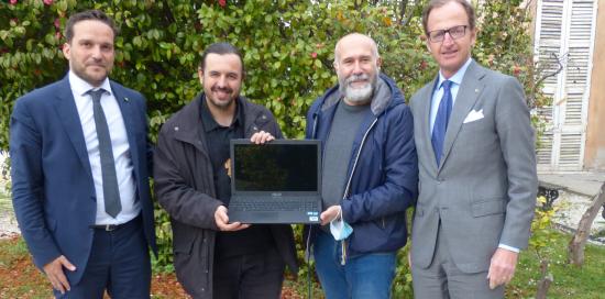 foto di gruppo in giardino