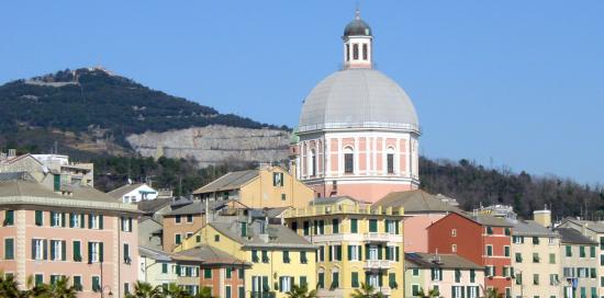 Veduta del Monte Gazzo dal Lungomare di Pegli (foto di repertorio)