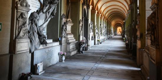 Un porticato del Cimitero Monumentale di Staglieno
