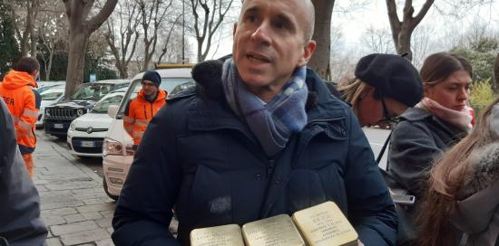 Posa pietre d'inciampo in corso Magenta-Intervista Biolè Posa pietre d'inciampo in corso Magenta-Intervista Biolè