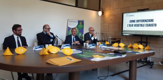 tavolo conferenza stampa