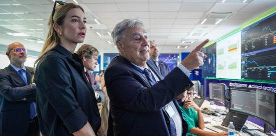 La sindaca Salis in visita al quartier generale di Liguria Digitale. Al suo fianco il direttore generale Enrico Castanini La sindaca Salis in visita al quartier generale di Liguria Digitale. Al suo fianco il direttore generale Enrico Castanini