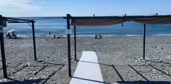 L'ingresso della spiaggia dei Bambini inclusiva di Voltri (foto di repertorio)